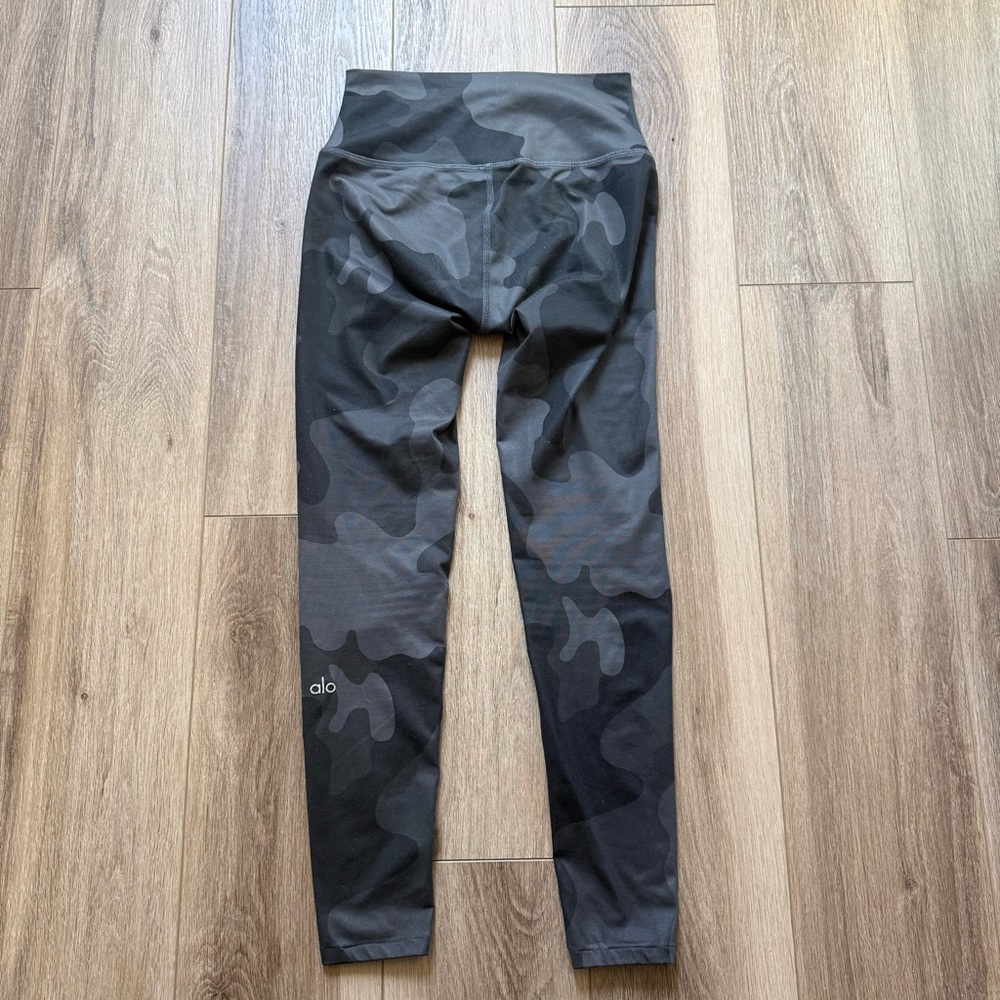 Alo Camo Leggings - best for medium - Picture 5 of 6